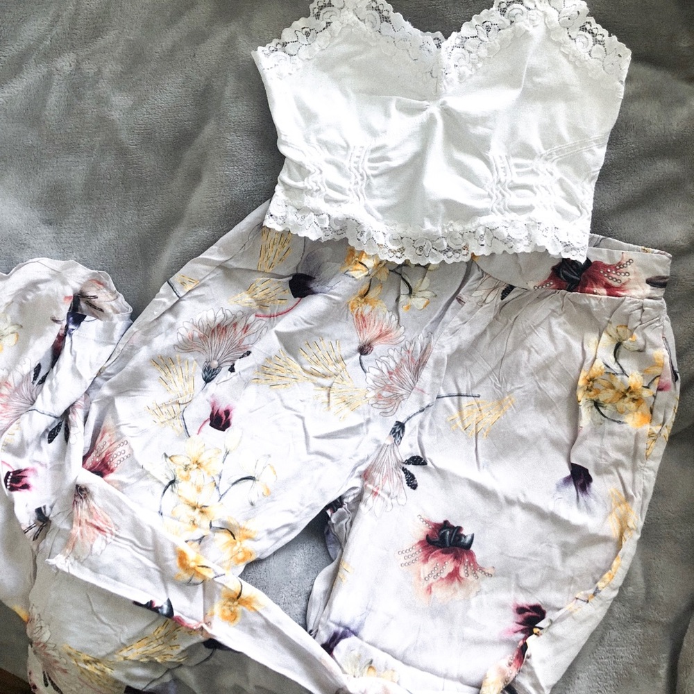 Flowy island pants with pockets. WORN ONCE